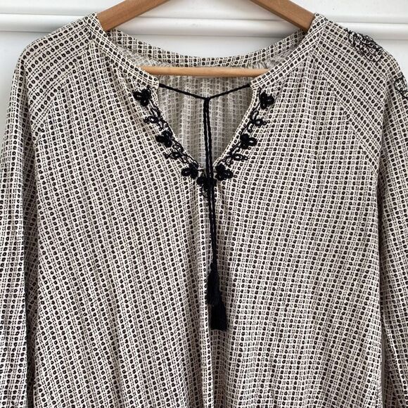 Lucky Brand Split Neck Long Sleeve Embroidered Boho Tassel Top Black / Cream S - Picture 4 of 9